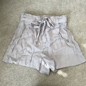 Light gray flows short. Elastic waist band with tie.